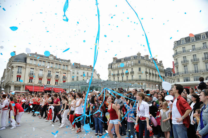 Carnaval_2011_dans_le_centre-ville.jpg