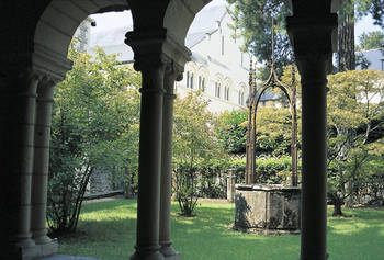 Grain lofts of St John’s Hospital taken through the convent © Angers city - Picture Stéphanie Vitard