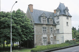 Vue générale côté Maine de l’hôtel du Roi de Pologne © Cliché Thierry Bonnet.