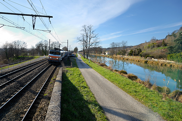 Travaux aux abords de la voie ferrée Angers - Le Mans Travaux aux abords de la voie ferrée Angers - Le Mans