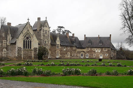 Visite thématique: le château du Plessis-Macé et la cuisine au Moyen Âge Visite thématique: le château du Plessis-Macé et la cuisine au Moyen Âge