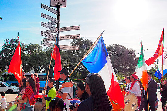 Le panneau des villes jumelles à Austin.