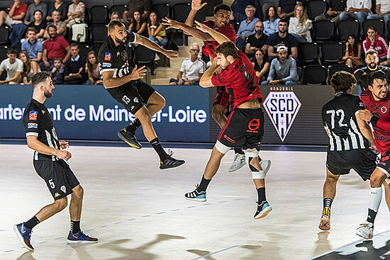 Photo de match du SCO handball &agrave; la salle du Haras &agrave; Angers.