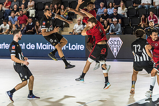 Photo de match du SCO handball à la salle du Haras à Angers.