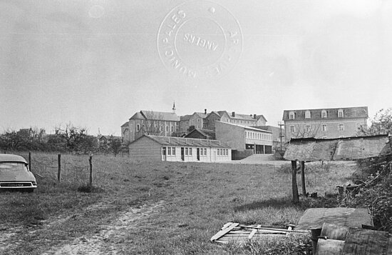 photo du couvent des Petites S&oelig;urs des pauvres dans les ann&eacute;es 1960-1970