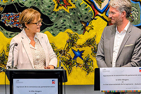 Signature de la convention de partenariat entre Angers et Aubusson.