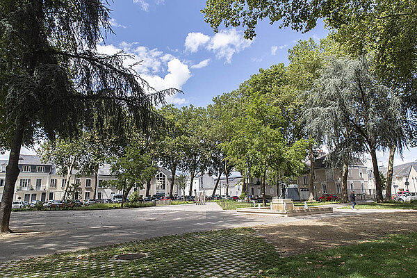 Photo de la place Ney réaménagée