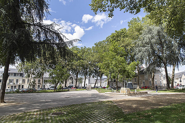 Photo de la place Ney r&eacute;am&eacute;nag&eacute;e