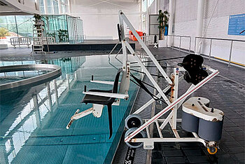 Si&egrave;ge de mise &agrave; l'eau, &agrave; la piscine AquaVita d'Angers.