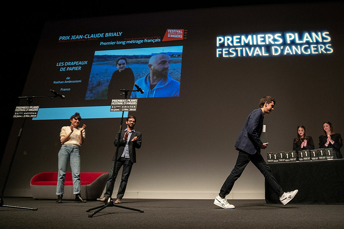 Prix du public Jean-Claude Brialy, longs-m&eacute;trages fran&ccedil;ais: Les Drapeaux de papier, de Nathan Ambrosioni.