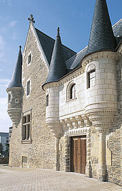 Porte d&#039;entr&eacute;e de l&#039;H&ocirc;tel des P&eacute;nitentes &copy; Ville d&#039;Angers - Clich&eacute; Patrice Campion.