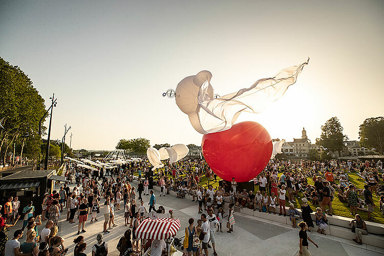 Plusieurs milliers d&#039;Angevins &eacute;taient au rendez-vous samedi 29 juin, pour l&#039;inauguration festive de l&#039;esplanade.