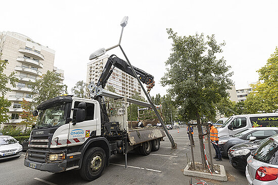 Photo de d&eacute;pose de lampadaire &agrave; Angers.