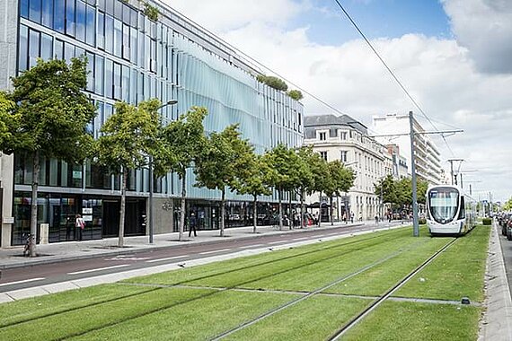 Vue du boulevard Foch et du tramway