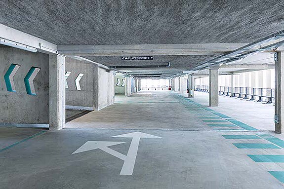 photo de l'int&eacute;rieur du parking
