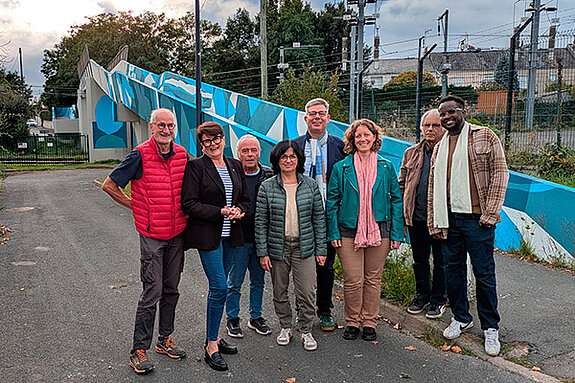 Le conseil de quartier des Banchais, devant la passerelle rénovée.