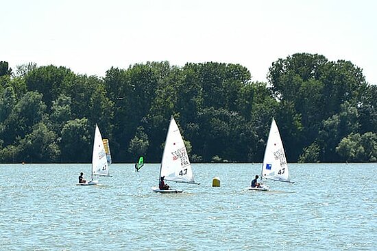 photo de bateaux &agrave; voile sur le lac