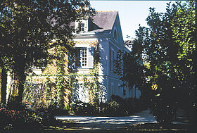 Pignon est de la maison de Gaston Allard en 2000 &copy; Ville d'Angers - Clich&eacute; Direction Parcs, Jardins et Paysages. Lydia Foucher.