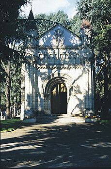 Chapelle du cimeti&egrave;re par Ernest Dainville. Copyright Ville d&rsquo;Angers &copy; Clich&eacute; Sylvain Bertoldi.