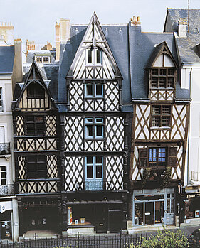 y detalle de la casa Simon Poisson, 67, rue Beaurepaire : figura incrustada © Municipalidad de Angers - Imagen  de Stéphanie Vitard