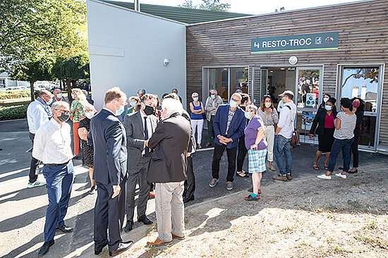 Photo de l'inauguration des locaux rénovés de resto-Troc