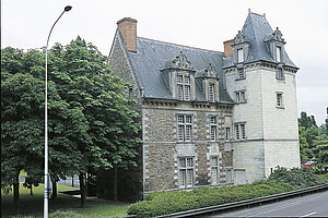 Vue générale côté Maine de l’hôtel du Roi de Pologne © Cliché Thierry Bonnet.