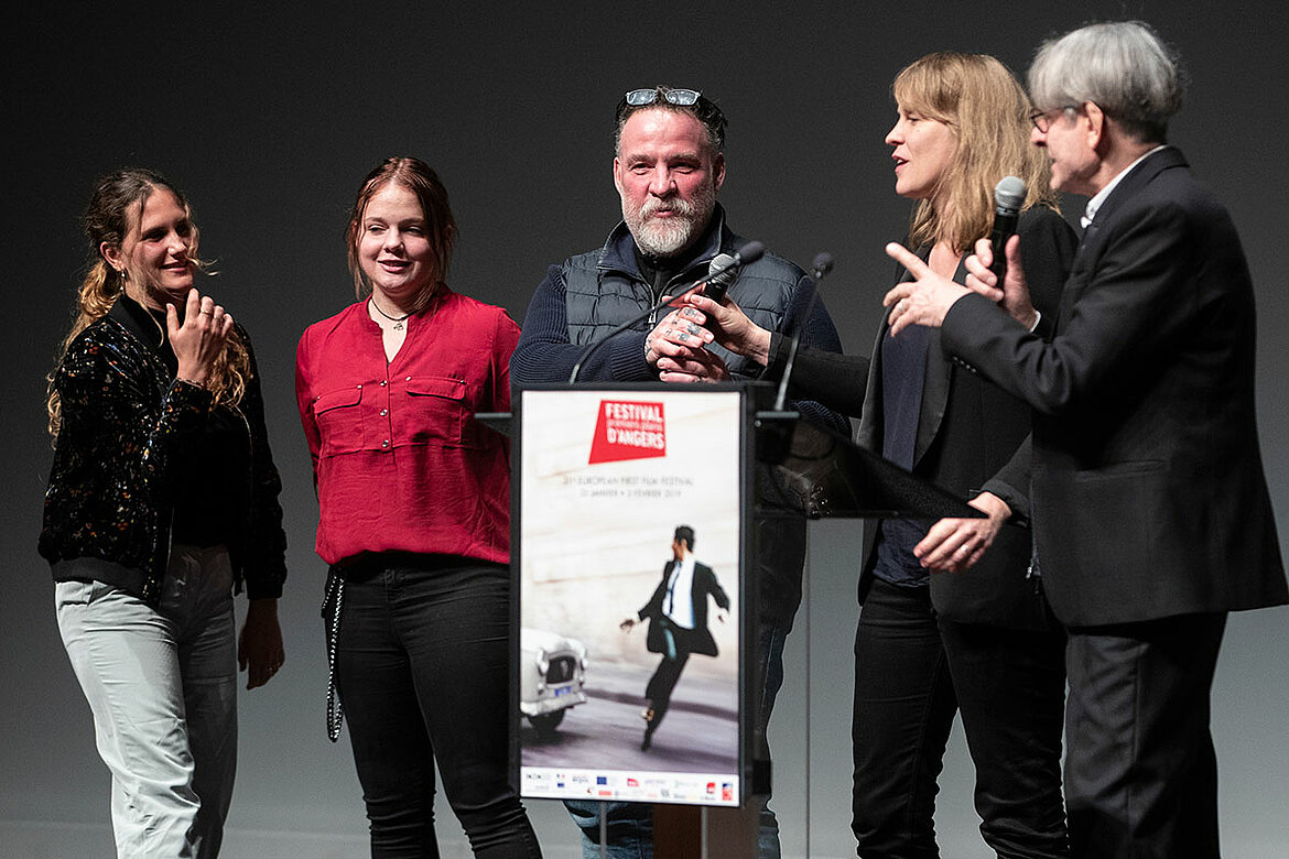 A l'issue de la cérémonie d'ouverture, présentation en avant-première de C'est ça l'amour en présence de l'équipe du film: les actrices Sarah Henochsberg et Justine Lacroix, l'acteur Bouli Lanners et la réalisatrice Claire Burger.