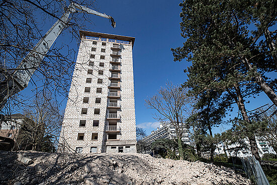 Photo de la d&eacute;cinstruction de la tour Boisram&eacute;