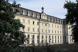 Clef de vo&ucirc;te sculpt&eacute;e. Le sein d&rsquo;Abraham. &copy; Clich&eacute; Patrice Giraud. Inventaire g&eacute;n&eacute;ral - ADAGP.