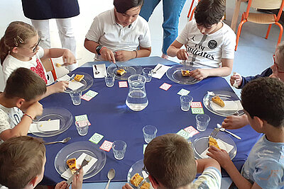 Les enfants de l&#039;accueils de loisirs Paul Bert testent deux recettes de cuisine