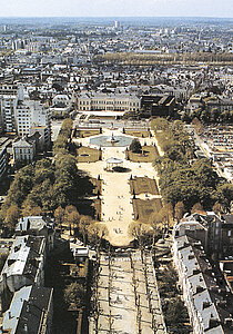 Vue a&eacute;rienne du jardin du Mail (printemps 1988) &copy; Clich&eacute; Denis Pillet - Inventaire g&eacute;n&eacute;ral.