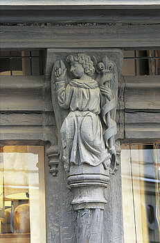 Casa de Ad&aacute;n, virgen y angel de la Anunciaci&oacute;n. Costado de la rue Montault.&copy; Municipalidad de Angers &ndash; Imagen de Thierry Bonnet.