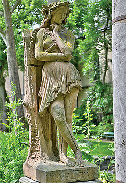 Photo la scultpure de Velléda.