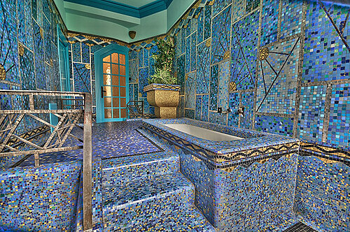 photo de la salle de bain de la maison bleue