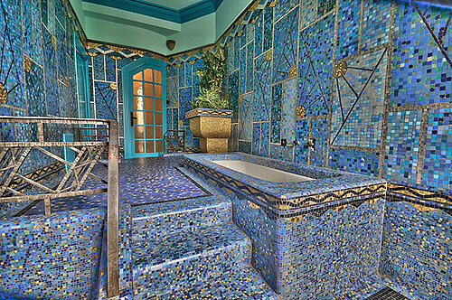 photo de la salle de bain de la maison bleue