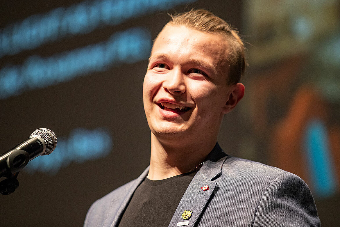 Prix Jean Carmet, longs métrages européens: Erik Walny, dans Light as feathers de Rosanne Pel.