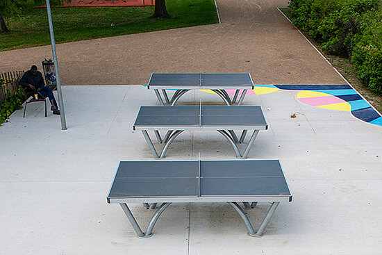 Tables de ping-pong sur l'espace public à Monplaisir.