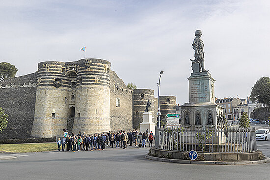 Photo de la reproduction du roi Ren&eacute; place Kennedy.