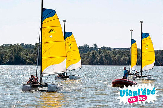 Catamaran au lac de Maine &agrave; Angers
