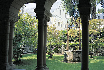 Grain lofts of St John’s Hospital taken through the convent © Angers city - Picture Stéphanie Vitard