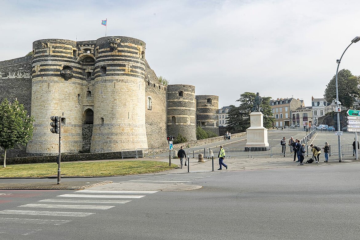 Photo de la reproduction du roi Ren&eacute; place Kennedy.