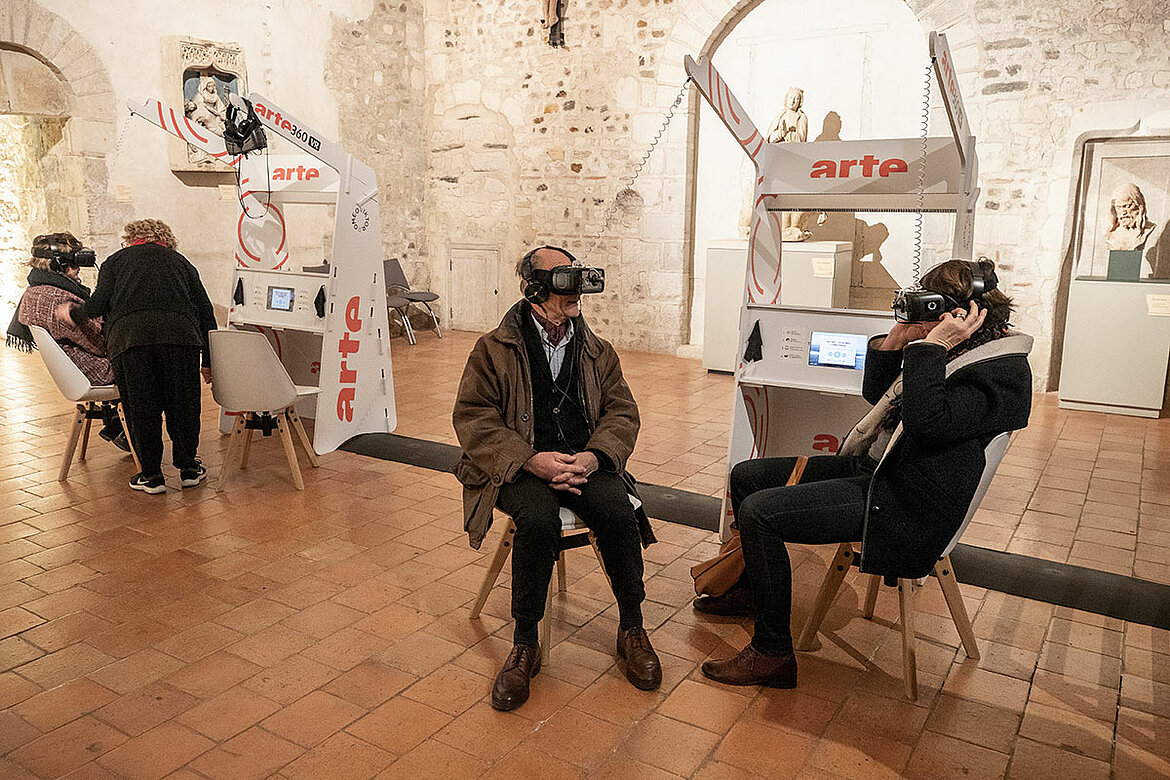 "Mirages & Miracles": installations en réalité augmentée et réalité virtuelle par Adiren M & Claire B, à la collégiale Saint-Martin.