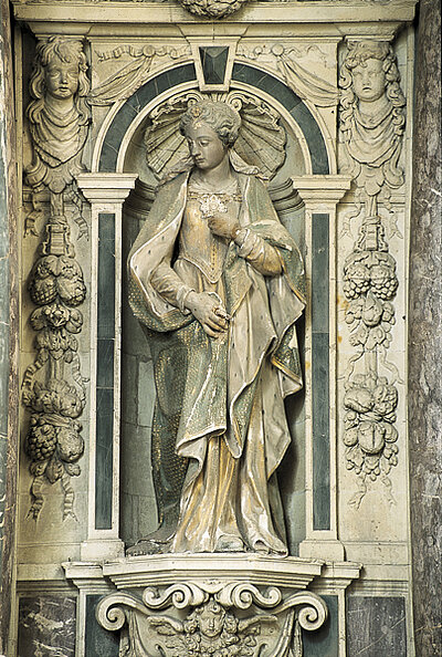 Ma&icirc;tre-autel : statue de sainte Ursule &copy; Ville d&rsquo;Angers - Marc Chevalier