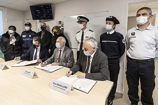 Photo de la signature de la convention 2021 entre la police nationale et la police municipale d'Angers