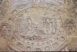 Cartouche central de la chemin&eacute;e repr&eacute;sentant Diane et ses nymphes au bain, surprises par Act&eacute;on&copy; Ville d&rsquo;Angers. Clich&eacute; Thierry Bonnet.