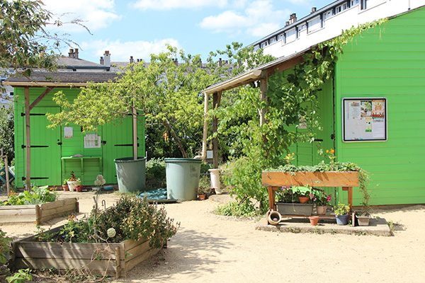 Photo du jardin de pied d&#039;immeuble boulevard des Deux-Croix.