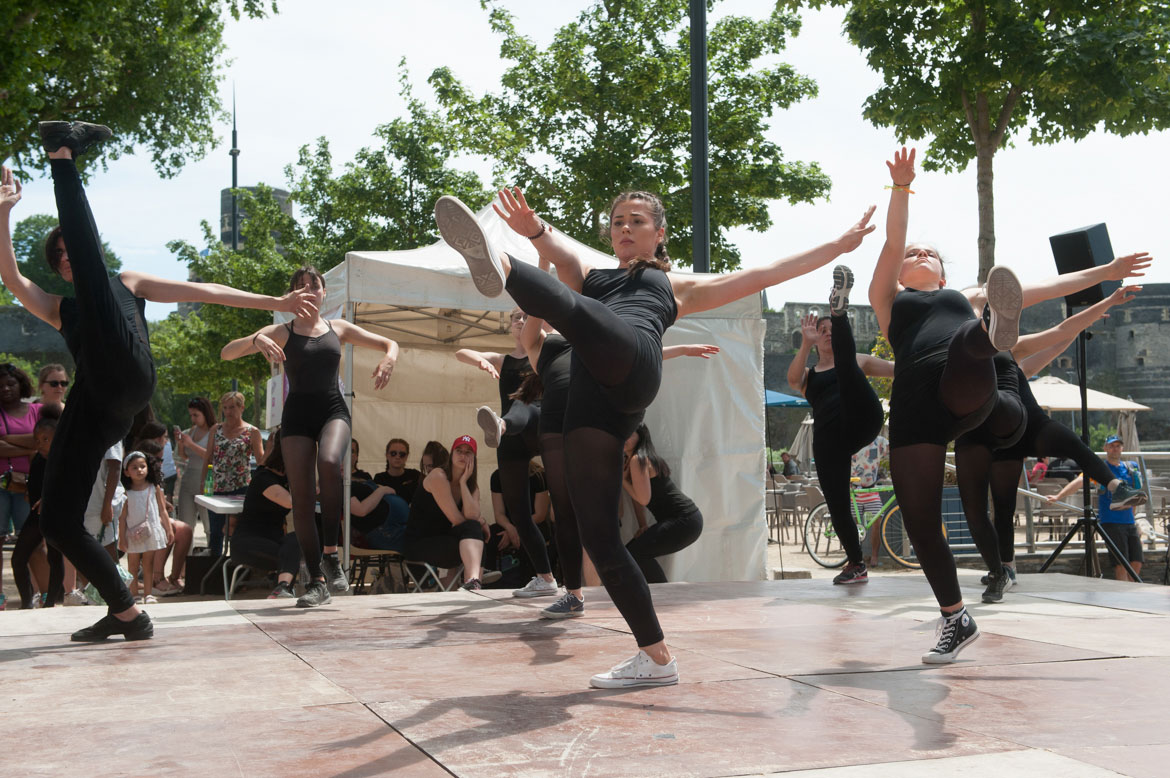 Démonstration de danse, cale de la Savatte.