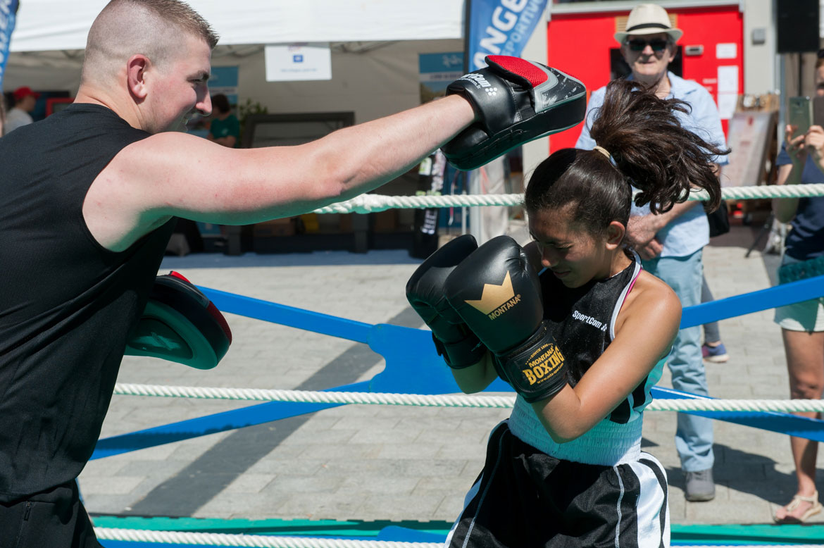 De nombreux licenciés proposaient des démonstrations de leur discipline. Ici la boxe...