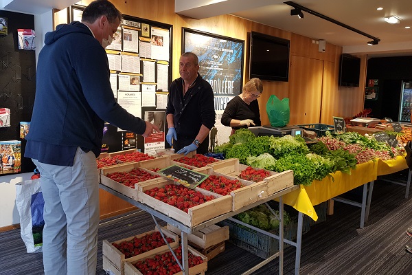 Photo de vente de fruits et l&eacute;gumes au cin&eacute;ma Les 400 Coups.