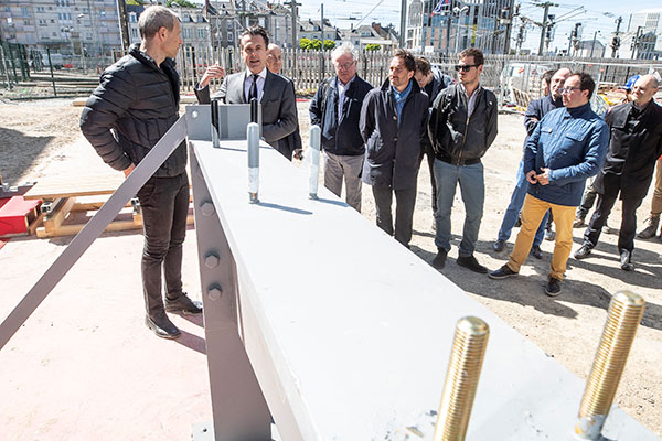 La nouvelle passerelle de la gare se construit